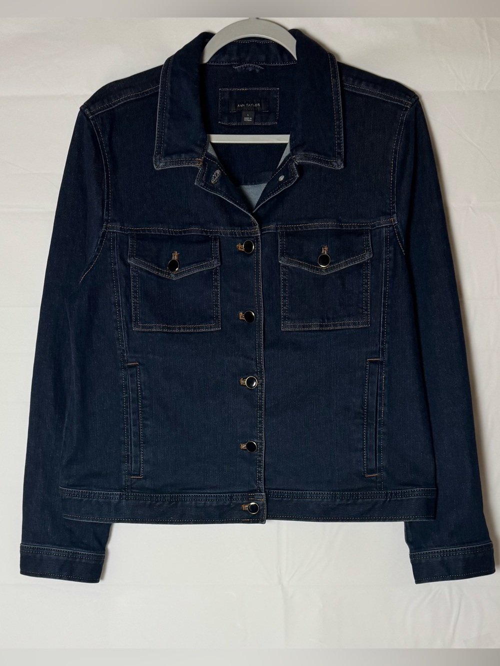 Ann Taylor Women’s Dark Blue Denim Jacket, Sz L
94% cotton. NWOT